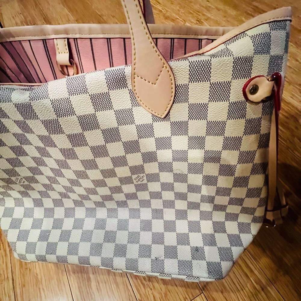 LOUIS VUITTON “Never Full” TOTE - Picture 4 of 6